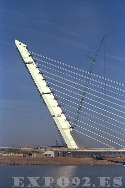 Construcción del puente del Alamillo
