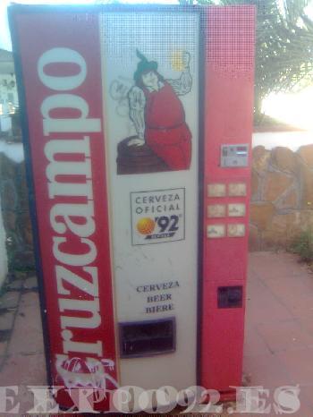 Maquina de refresco de la expo 92 en Zahara de los atunes (Cádiz) 
Esta maquina esta abandonada esta como , de adorno. xd