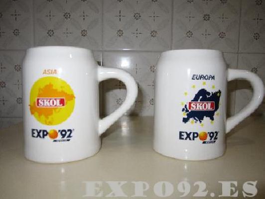 Otra foto de mis tazas de la expo92.